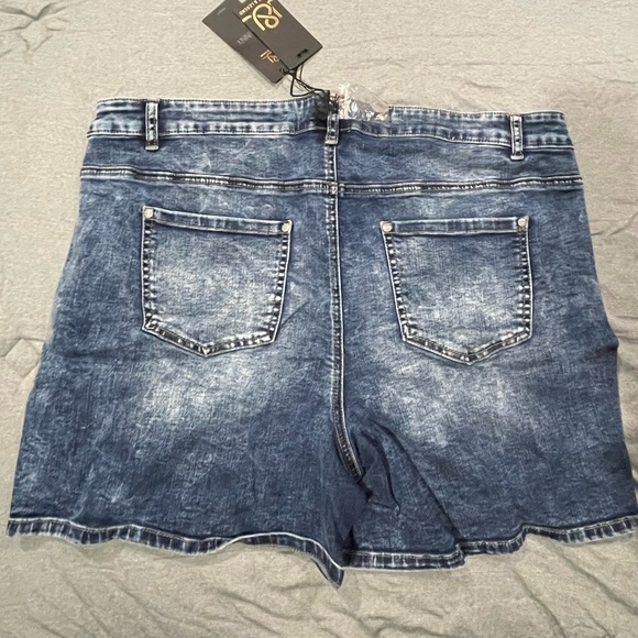 BNWT Love & Legend Jean Shorts - Picture 2 of 3